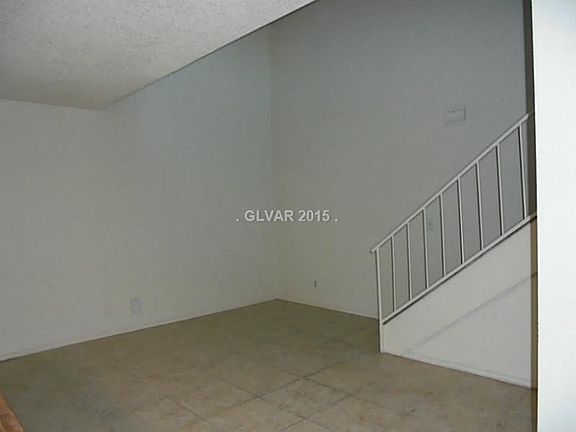 4th image of 300 Brookside Ln Unit B