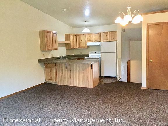 3rd image of 806 Spartan Dr APT B