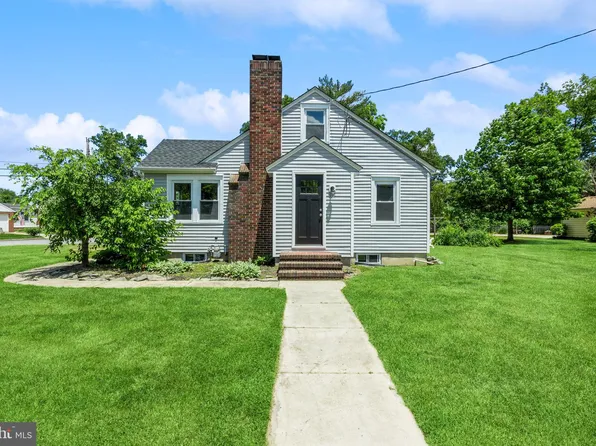 315 Chestnut St, Elmer, NJ 08318