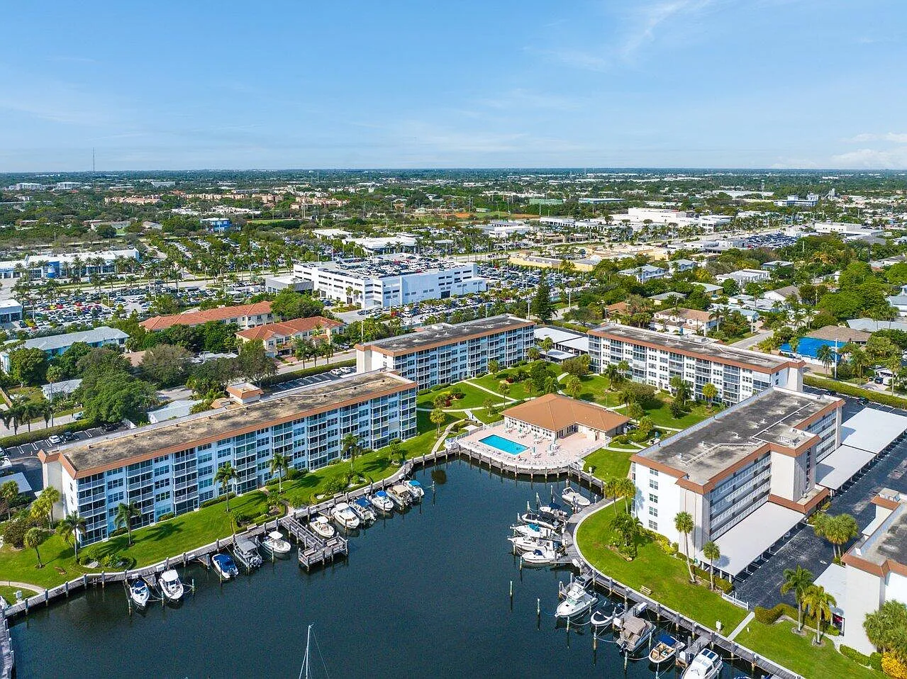 1 bed, 1.5 bath, 1100 sqft, $2,500 — Photo 2