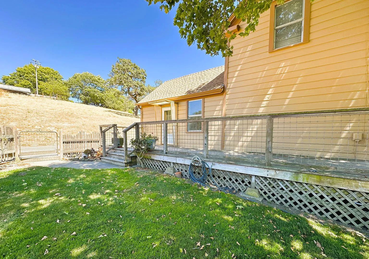 Country Home w/Garage/Workshop & Optional Animal Pasture — Photo 3