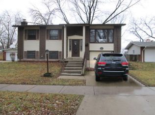 426 W Arquilla Dr, Glenwood, IL 60425