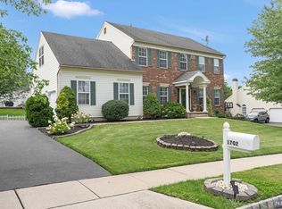 1702 Washington Valley Dr, Stewartsville, NJ 08886