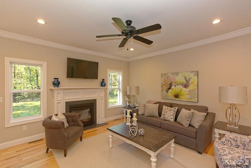 4th image of 10 MAPLEWOOD Parkway