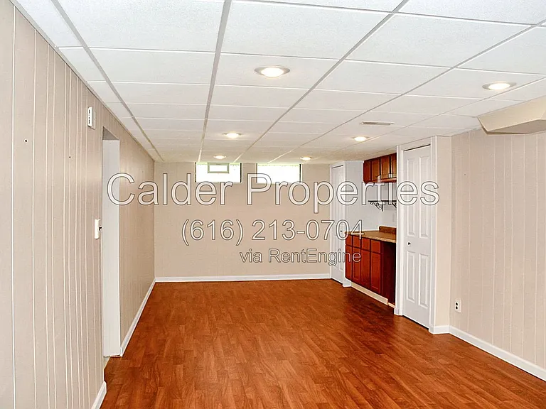 1317 Herrick Ave NE — Photo 17