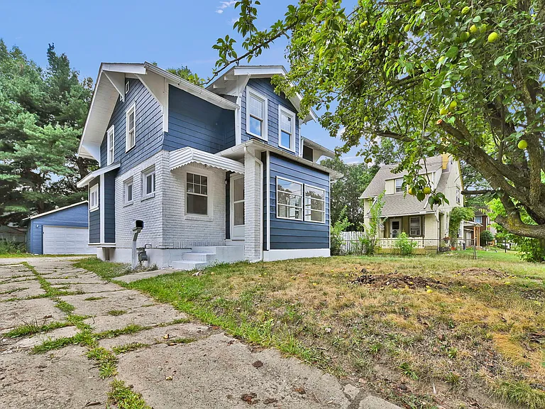1584 Hampton Rd — Photo 1