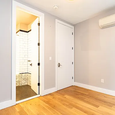 Bedroom, photo 7