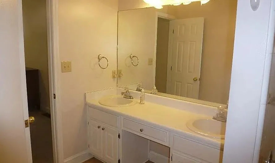 3 bed, 2056 sqft, $1,800 — Photo 4