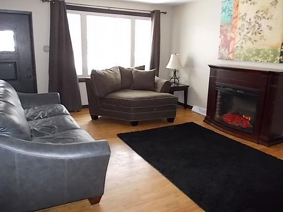 3rd image of 8 Penwood Dr
