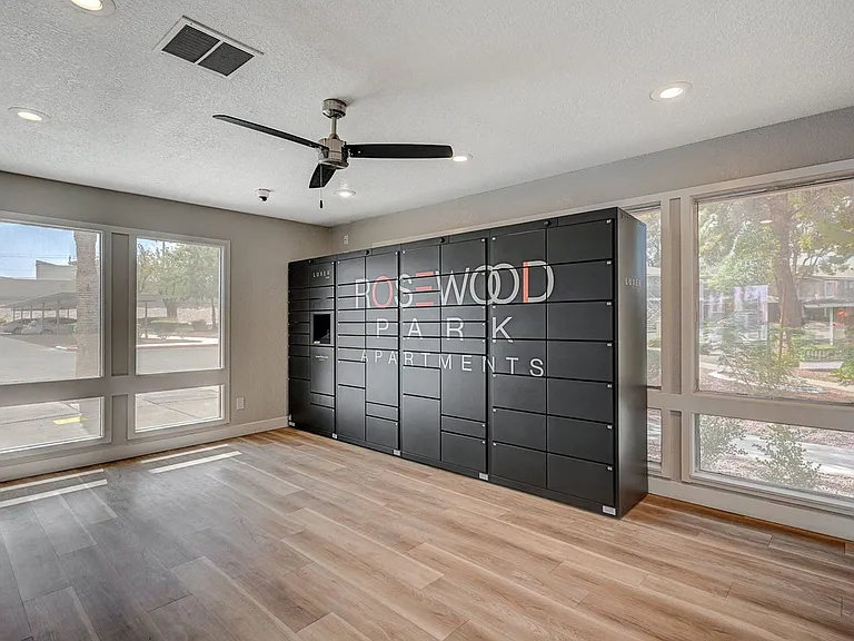Rosewood Park Apartments — Photo 14