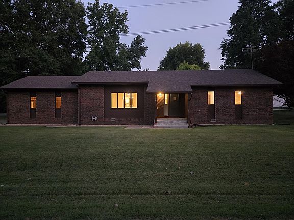 2nd image of 806 E Springfield Street