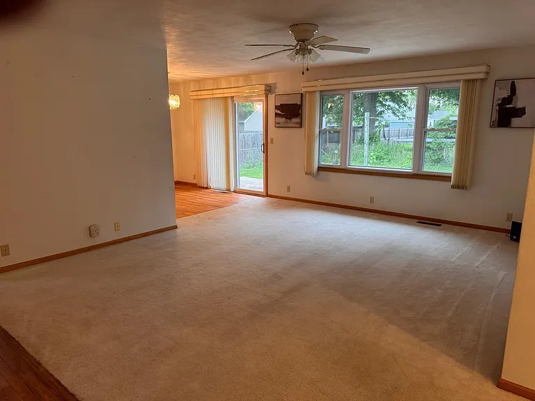 2919 W Rohmann Ave — Photo 6