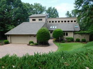 910 Lakecrest Dr, Seneca, SC 29672
