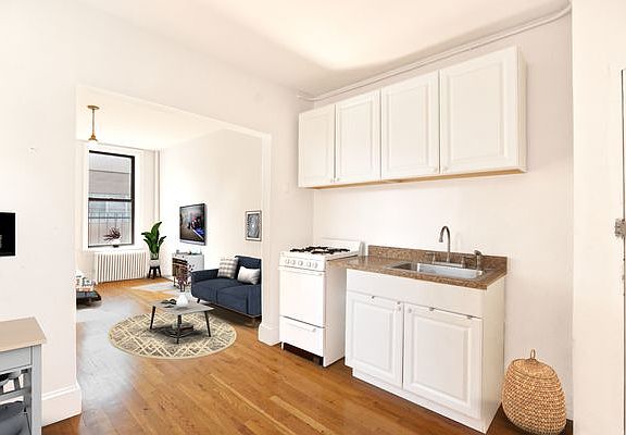 2nd image of 241 Mulberry St #Re18a