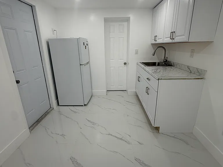 2314 SW 60th Ave — Photo 3