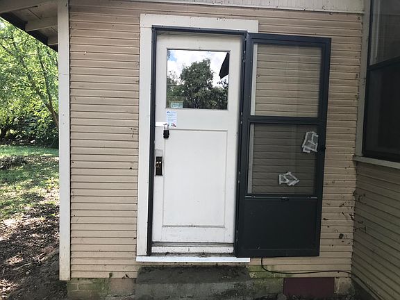 5th image of 415 W McKennon St