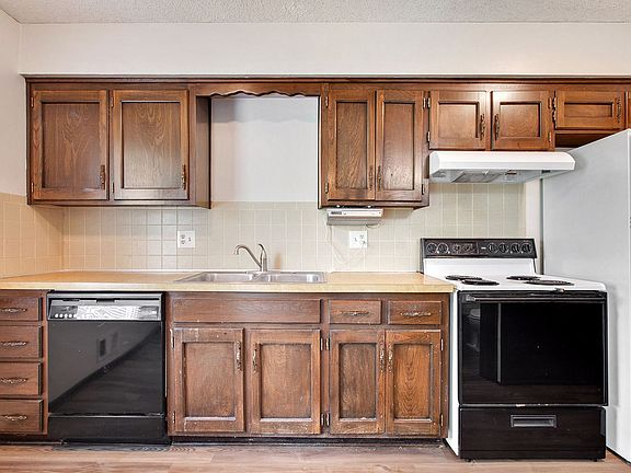 4th image of 303-405 Hawthorne Ct #307-A