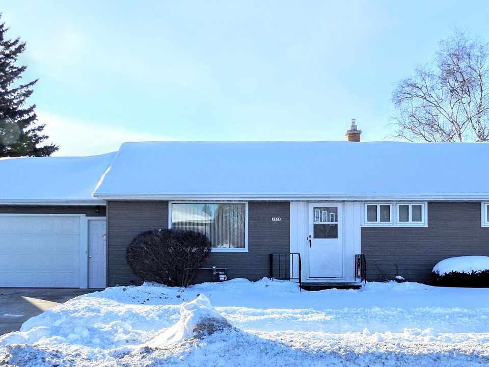 1208 S 24th St, Manitowoc, WI
