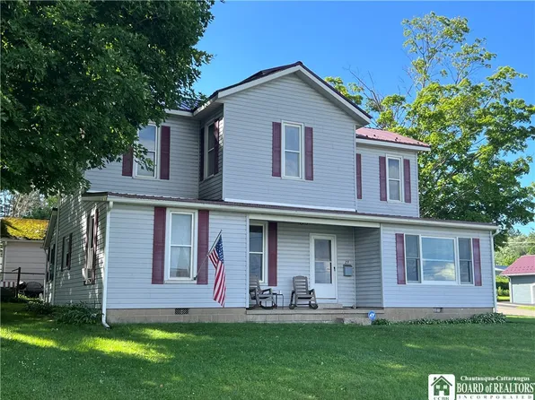 29 Pratt St, Mayville, NY 14757