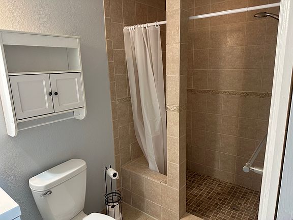 3rd image of 225 W Jean St