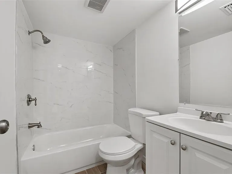 1301 Emerald Ter — Photo 5