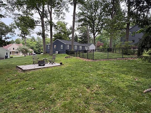 3rd image of 305 Irish Rd