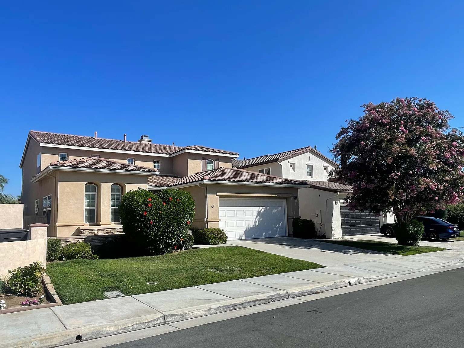 5 bed, 2720 sqft, $3,500 — Photo 2