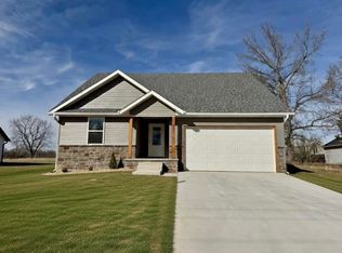 355 Division St, Sparta, MO 65753