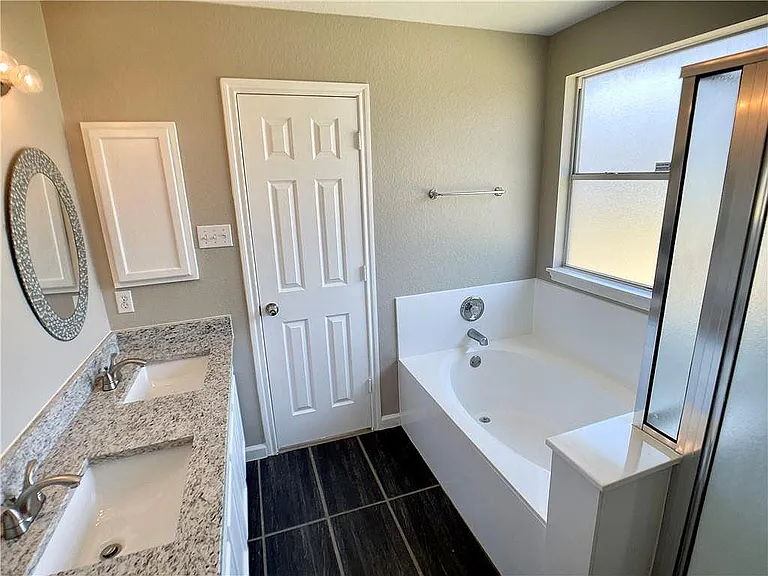 305 Mossy Rock Dr — Photo 7