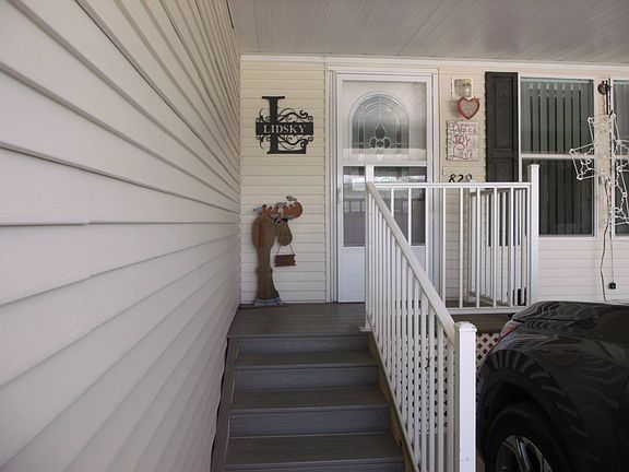 4th image of 1620 Darrington Ln #829