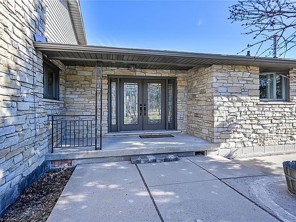 4th image of 233 Green Mountain Rd E