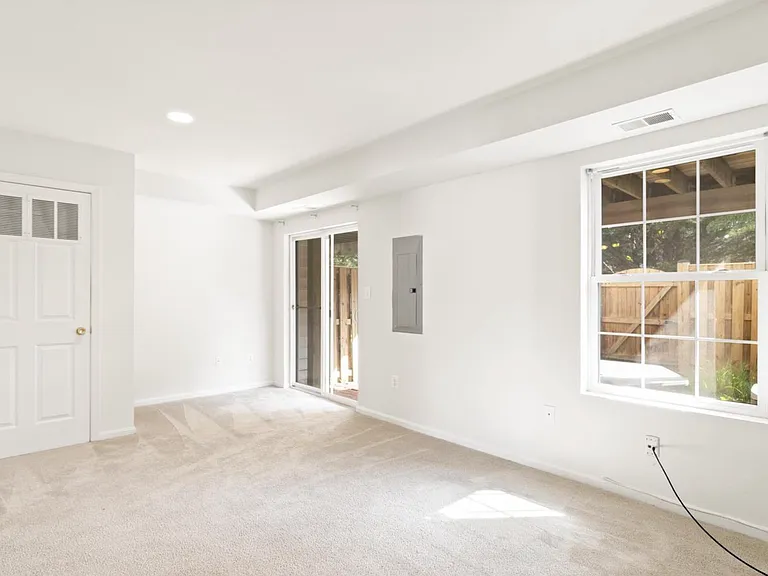 293 Kirby St — Photo 4