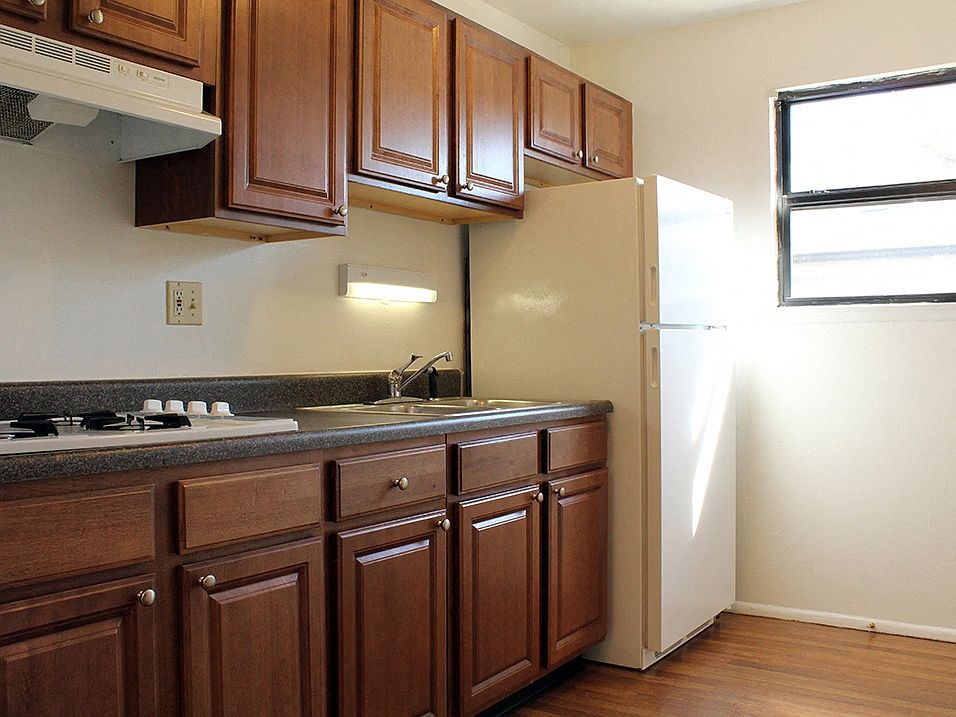 Plenty of Cabinets!