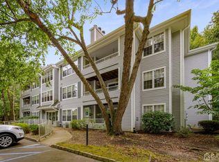 1802 Tanglewood Ct, Helmetta, NJ 08828