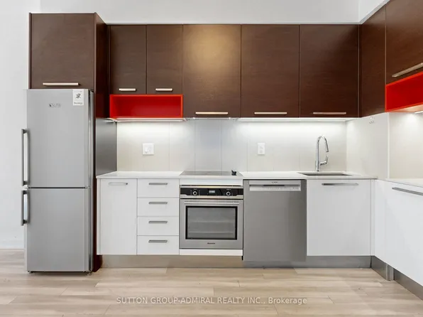 36 Park Lawn Rd #301, Toronto, ON M8V 0E5