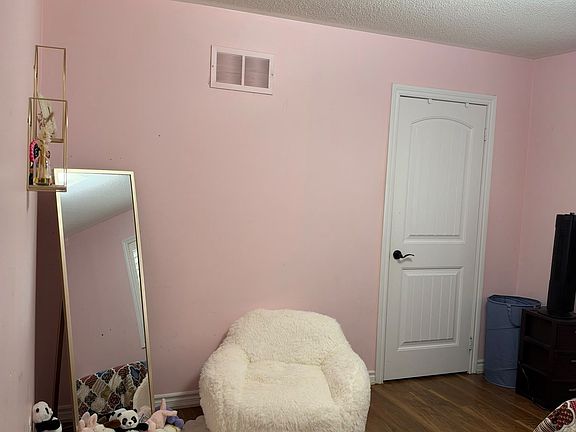5th image of 80 Summitgreen Cres