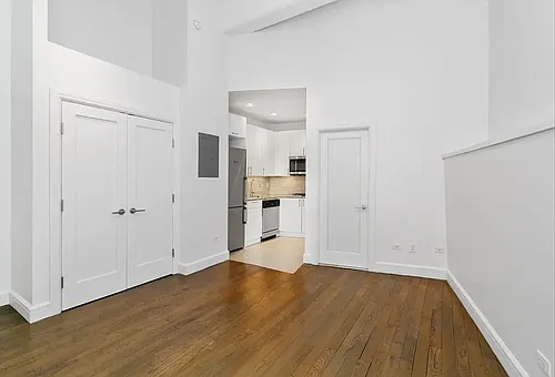 110 Greenwich St Photo 1
