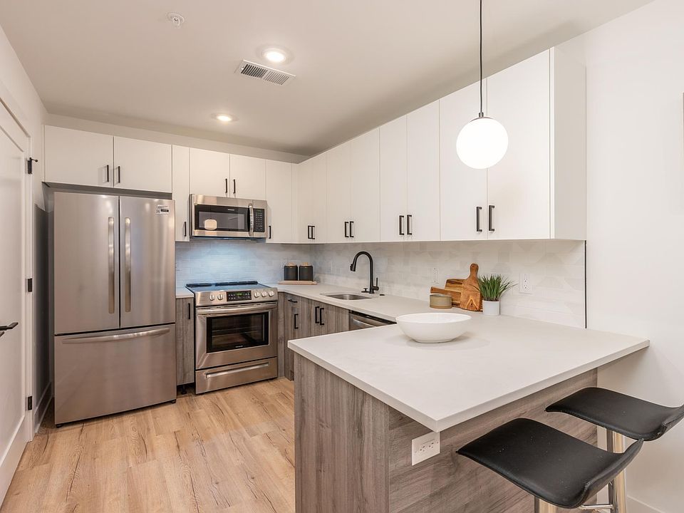 1st image of 629 W Girard Ave #62c27be82
