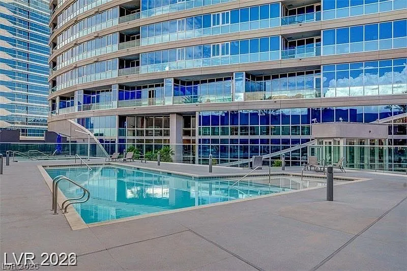 Panorama Towers — Photo 2
