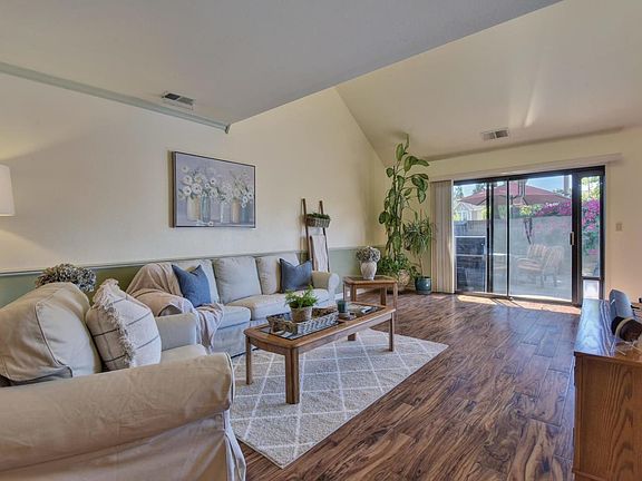 4th image of 304 Pebble Creek Ct