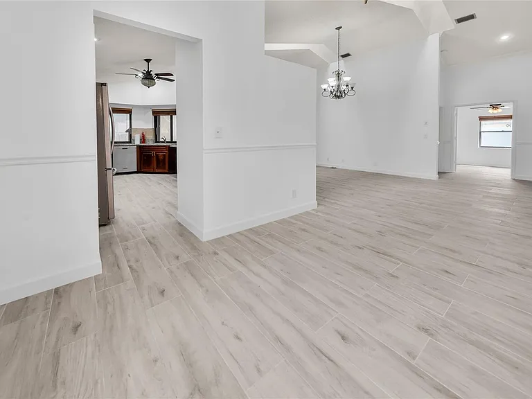 7619 Silver Woods Ct — Photo 11