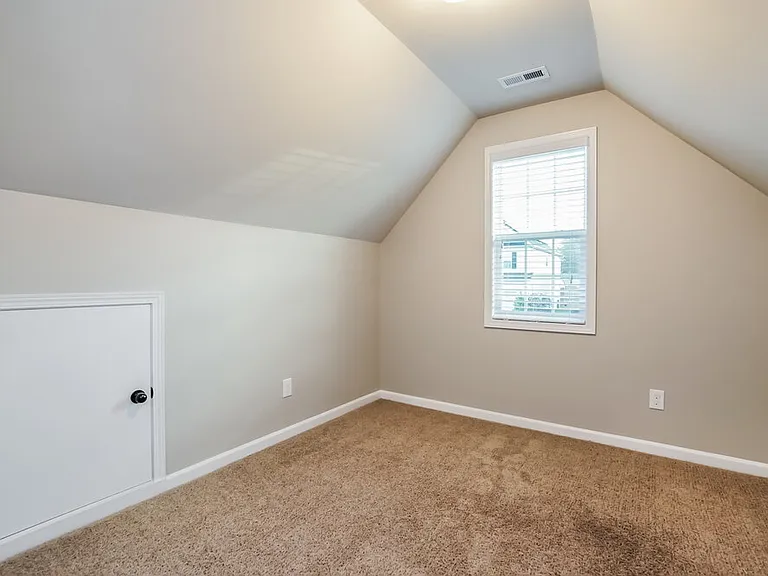 105 Sloan Dr — Photo 13