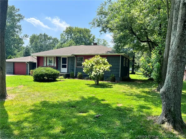 10 Graceland Way, Jeffersonville, IN 47130