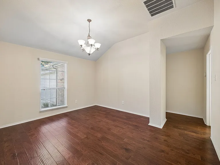 1552 Sleepy Hollow Dr — Photo 6