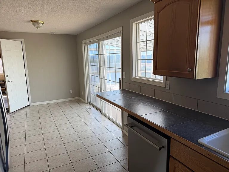 2732 Fairview Ct — Photo 11