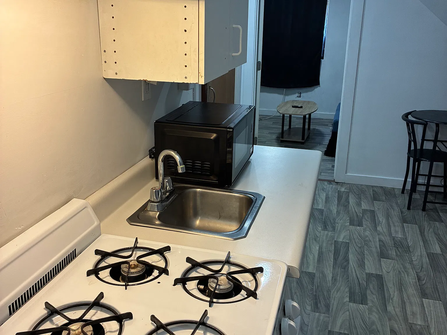 2 bed, 700 sqft, $750 — Photo 2