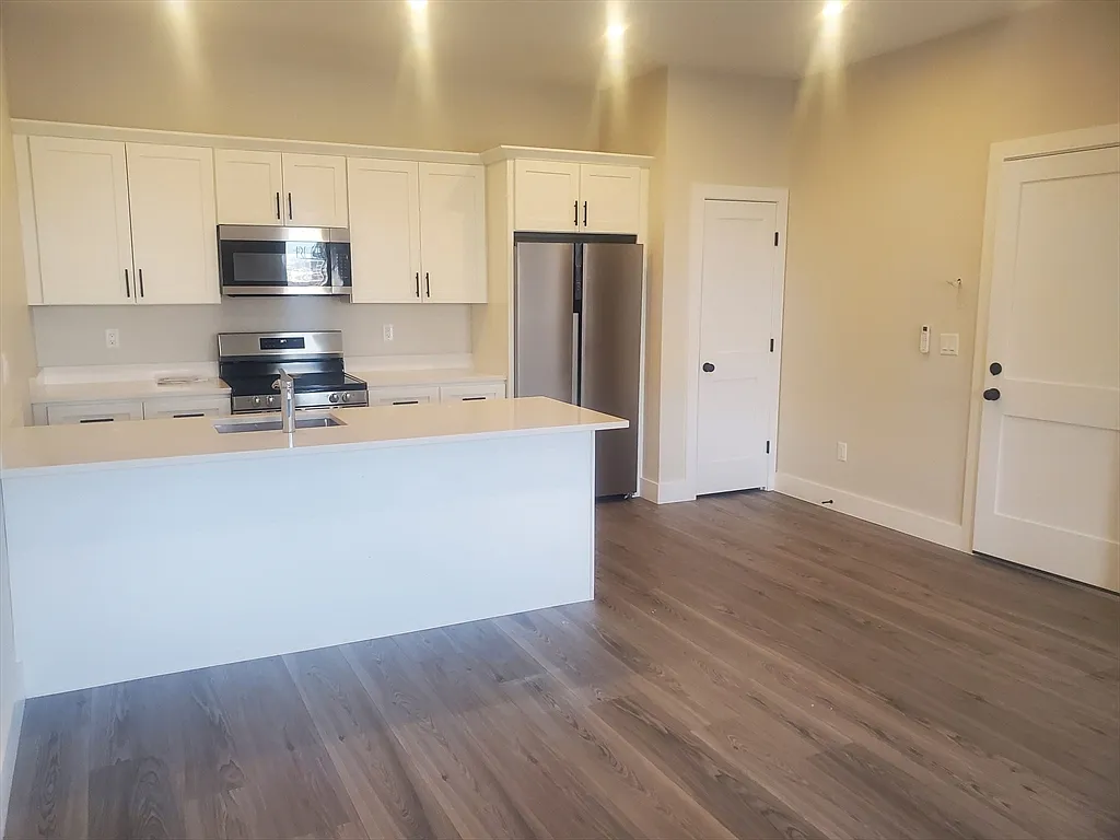 Building Photo - 64 Tolman St #3