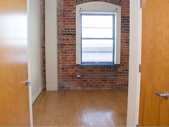 4th image of 1400 W Marshall St #B4904baf1