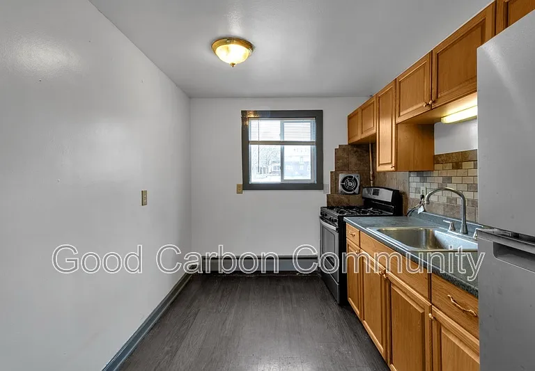 5752 Main St — Photo 4