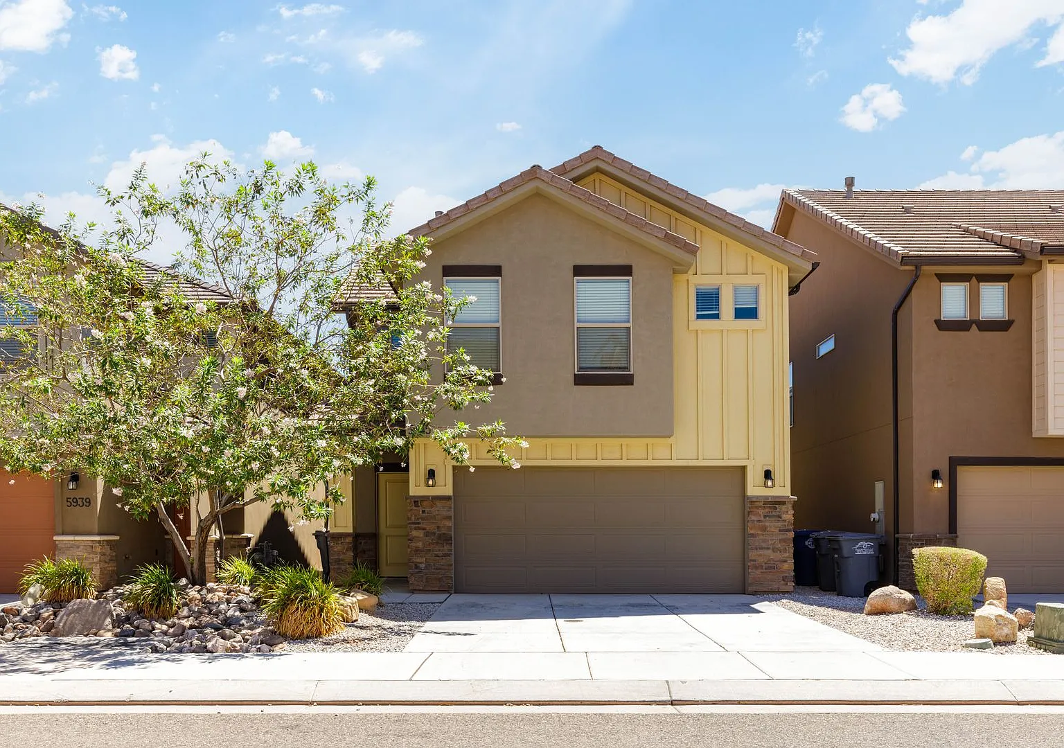 4 bed | 2 1/2 bath | 2 car garage in Desert Canyon with washer/dryer/fridge — Photo 1